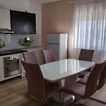 شقة Nedi's Nest - Cozy Countryside Retreat Under Palmtrees *