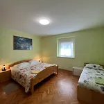 Nedi's Nest - Cozy Countryside Retreat Under Palmtrees Dutovlje