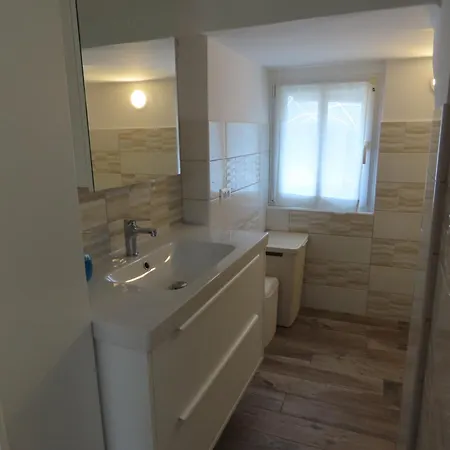 Nedi's Nest - Cozy Countryside Retreat Under Palmtrees *