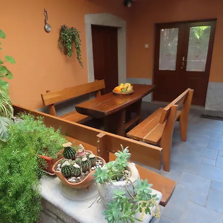 Nedi's Nest - Cozy Countryside Retreat Under Palmtrees דירה