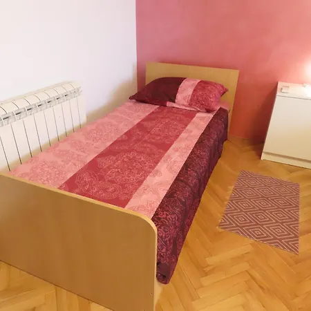 Nedi's Nest - Cozy Countryside Retreat Under Palmtrees