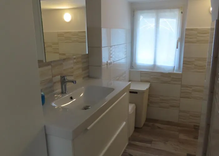 Nedi's Nest - Cozy Countryside Retreat Under Palmtrees *