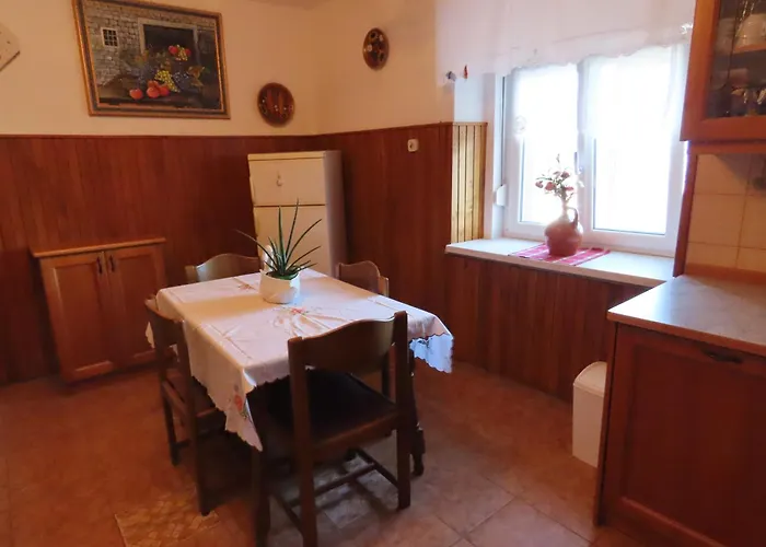 아파트 Nedi's Nest - Cozy Countryside Retreat Under Palmtrees *