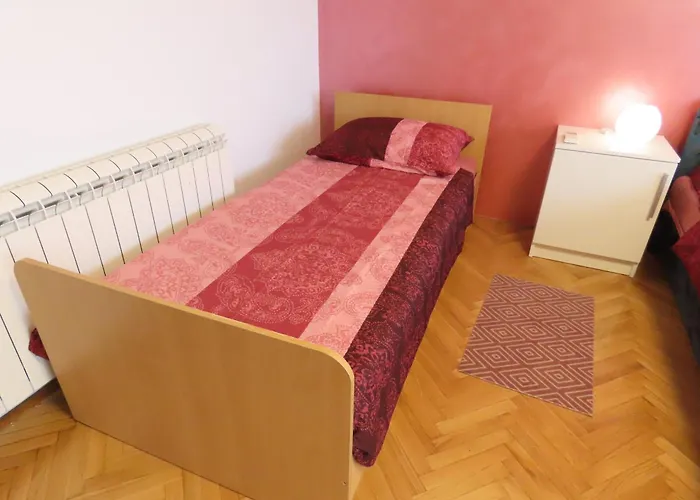 Nedi's Nest - Cozy Countryside Retreat Under Palmtrees