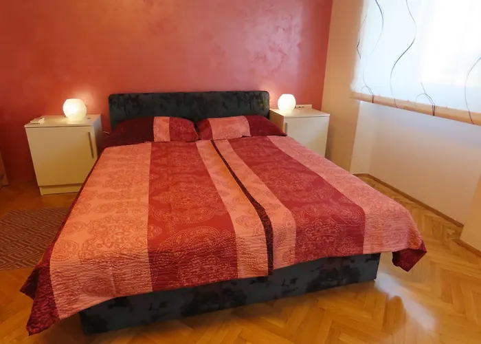 Nedi's Nest - Cozy Countryside Retreat Under Palmtrees 아파트 Dutovlje