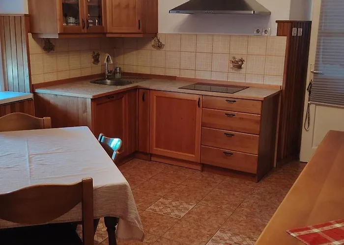 Nedi's Nest - Cozy Countryside Retreat Under Palmtrees *