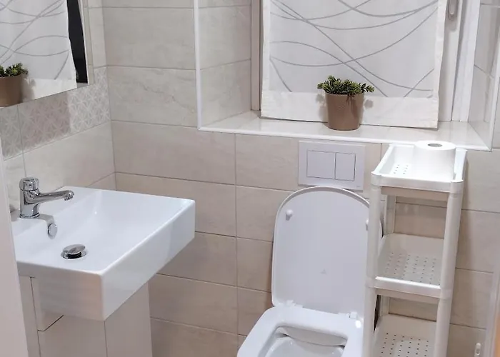 Nedi's Nest - Cozy Countryside Retreat Under Palmtrees